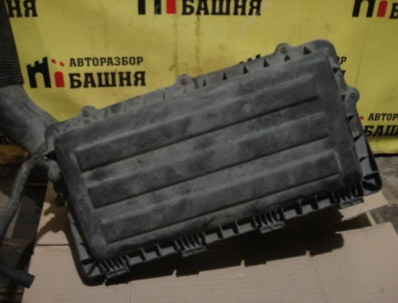 Корпус воздушного фильтра Skoda Fabia 036129611CD 2