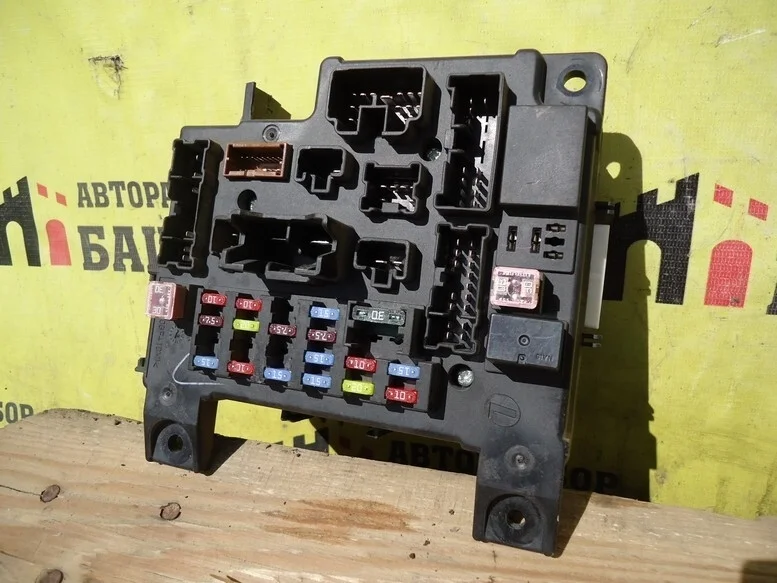 Блок предохранителей Mitsubishi Lancer 8522A689 CY2A 4A91