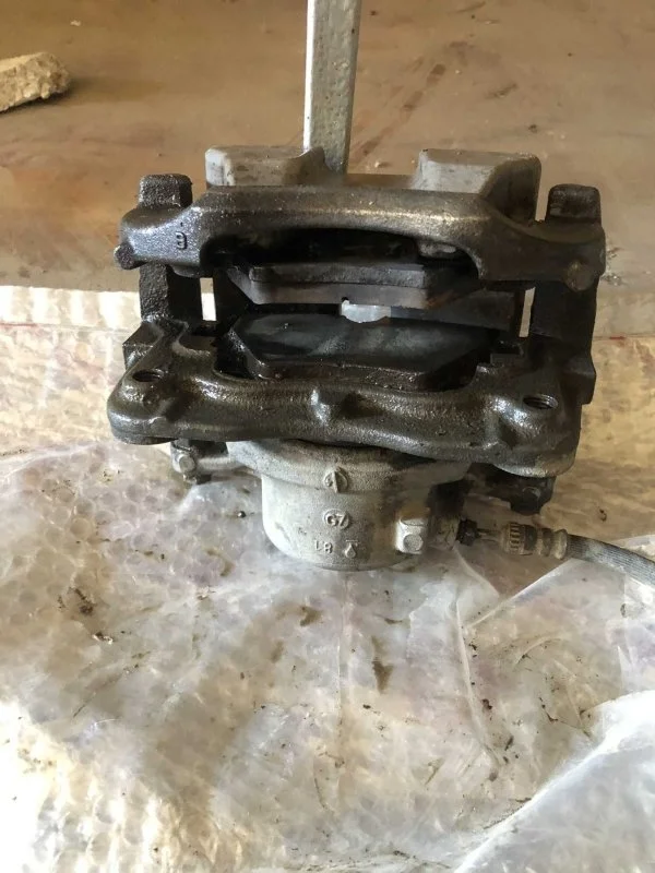 Суппорт тормозной BMW 5 34106872800 G30, передний правый