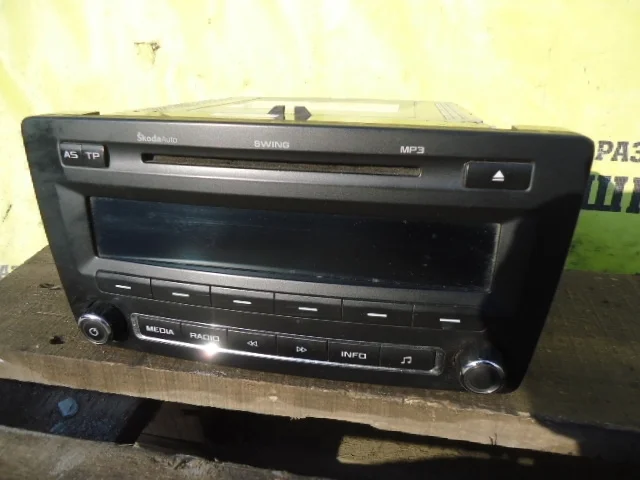 Магнитола Skoda Octavia 1Z0035161M