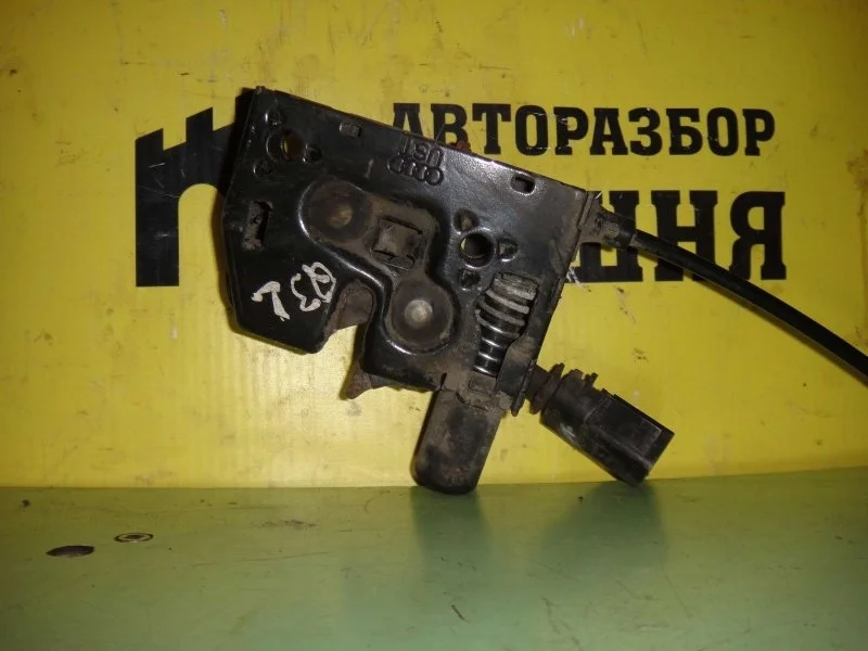 Замок капота Audi Q3 8U0823509