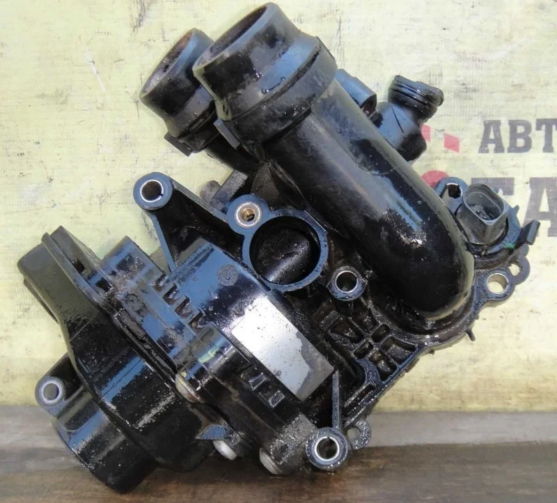 Корпус термостата Audi Q3 06H121026DR