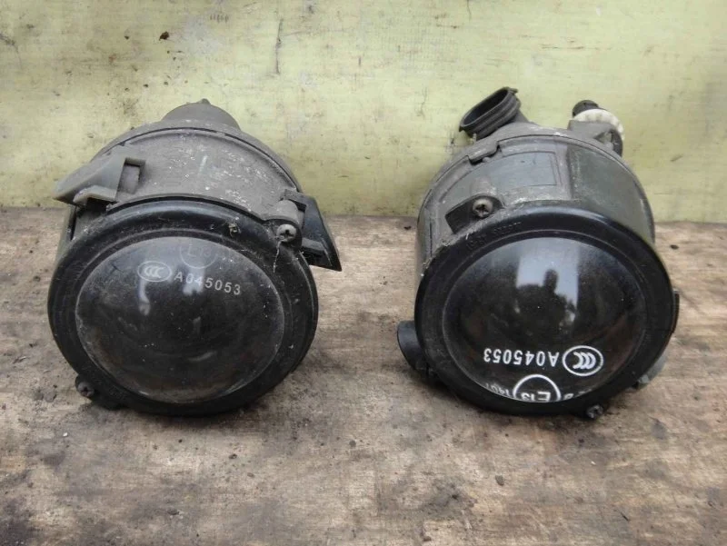 Фара противотуманная Toyota Harrier 8121148041, правая