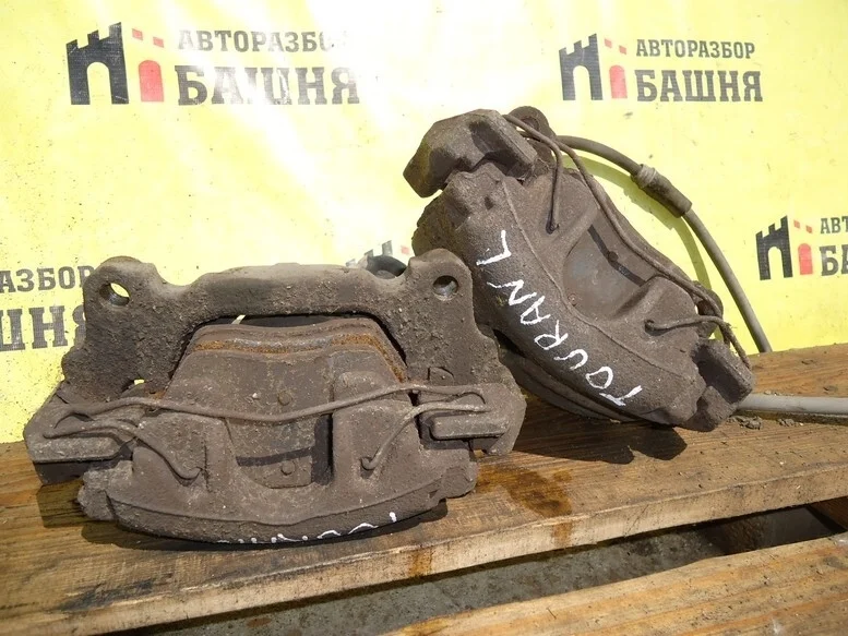 Суппорт тормозной Volkswagen Touran 1K0615124E, передний левый