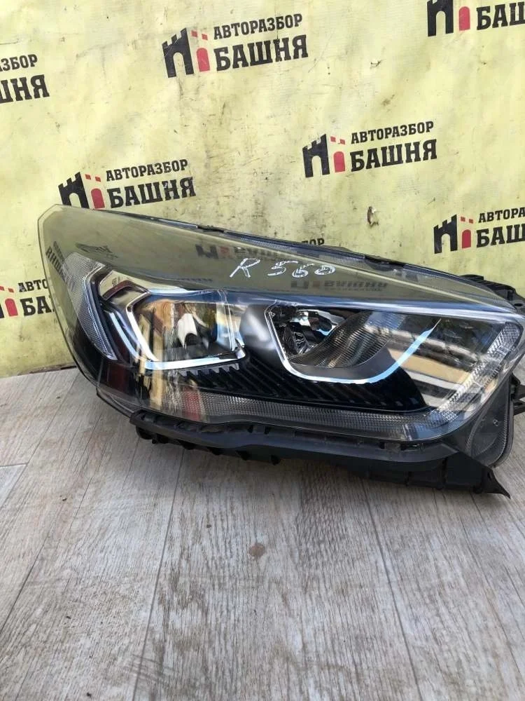 Фара Ford Kuga 2018 2361414 M8DB, правая