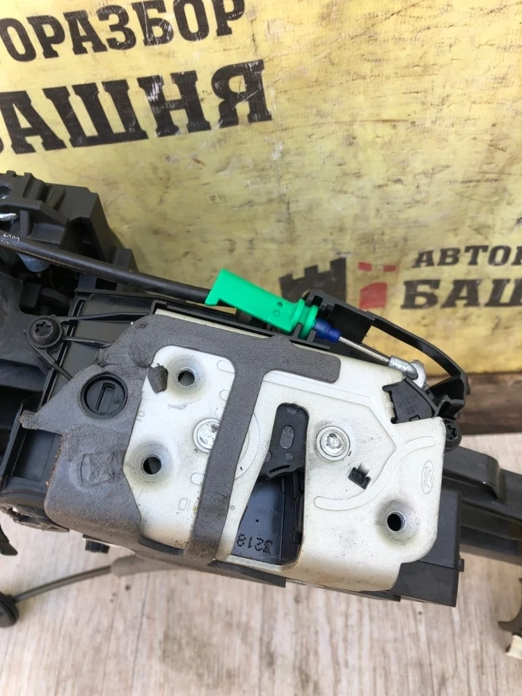 Замок двери Ford Kuga 2018 2099459 M8DB, задний правый