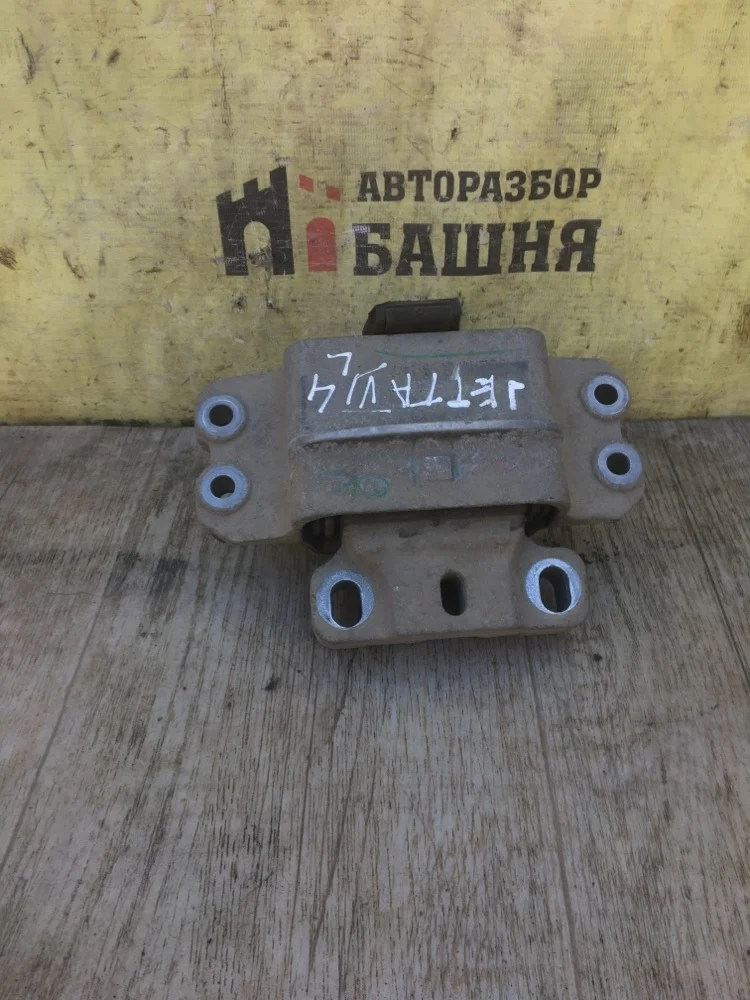Подушка двигателя Volkswagen Jetta 2014 1K0199555CE CFNA, левая
