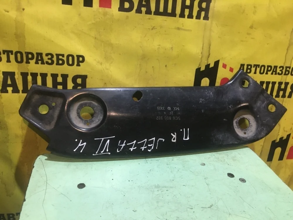 Крепление фары Volkswagen Jetta 2014 5C6805932 CFNA, правое