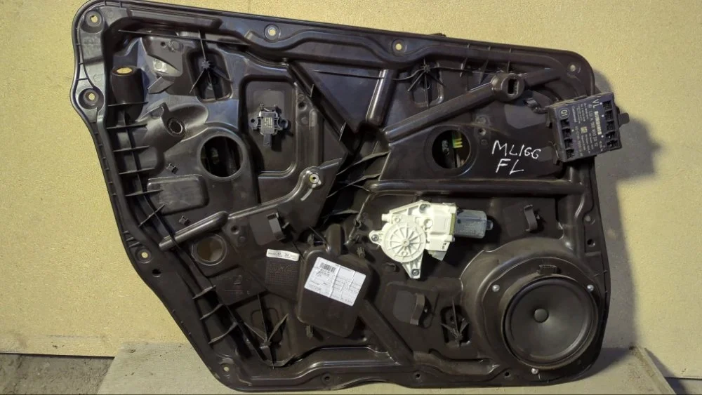 Стеклоподьемник Mercedes M-Class 2014 A1667201102 W166 OM642.826, передний левый