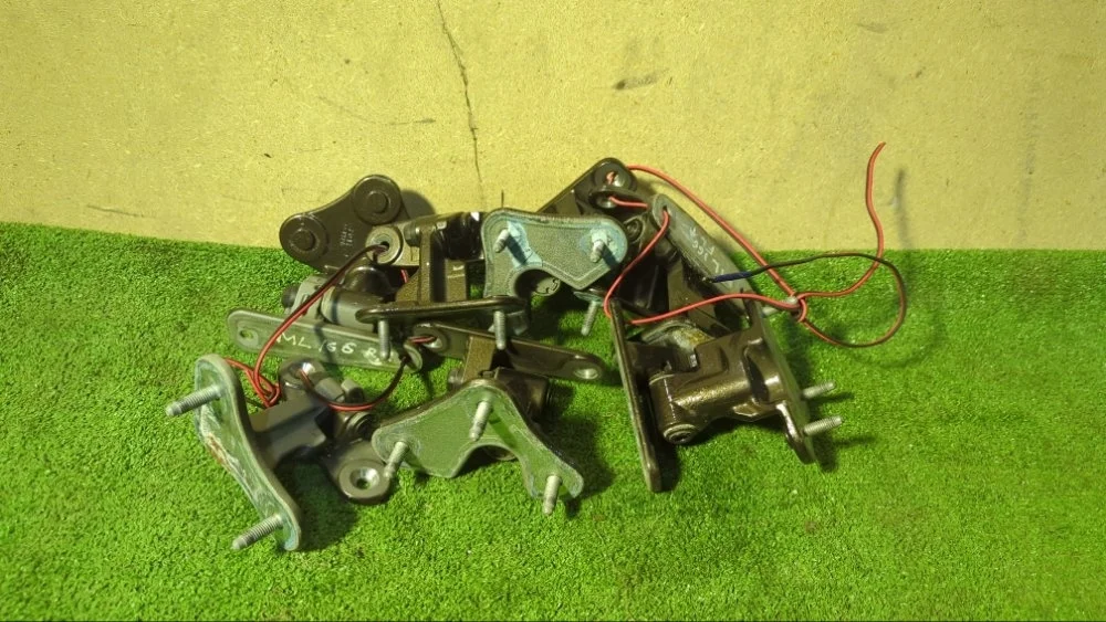 Петля двери Mercedes M-Class 2014 A1667300137 W166 OM642.826, задняя левая