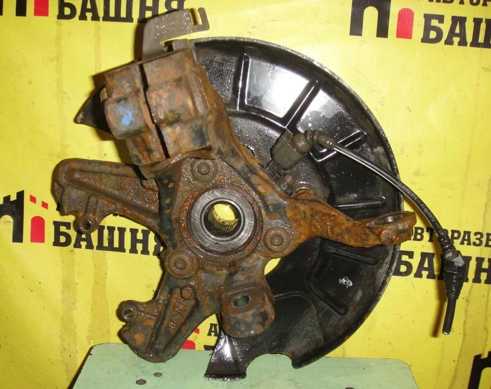 Кулак поворотный Skoda Yeti 2014 1K0407256T CBZB, передний правый