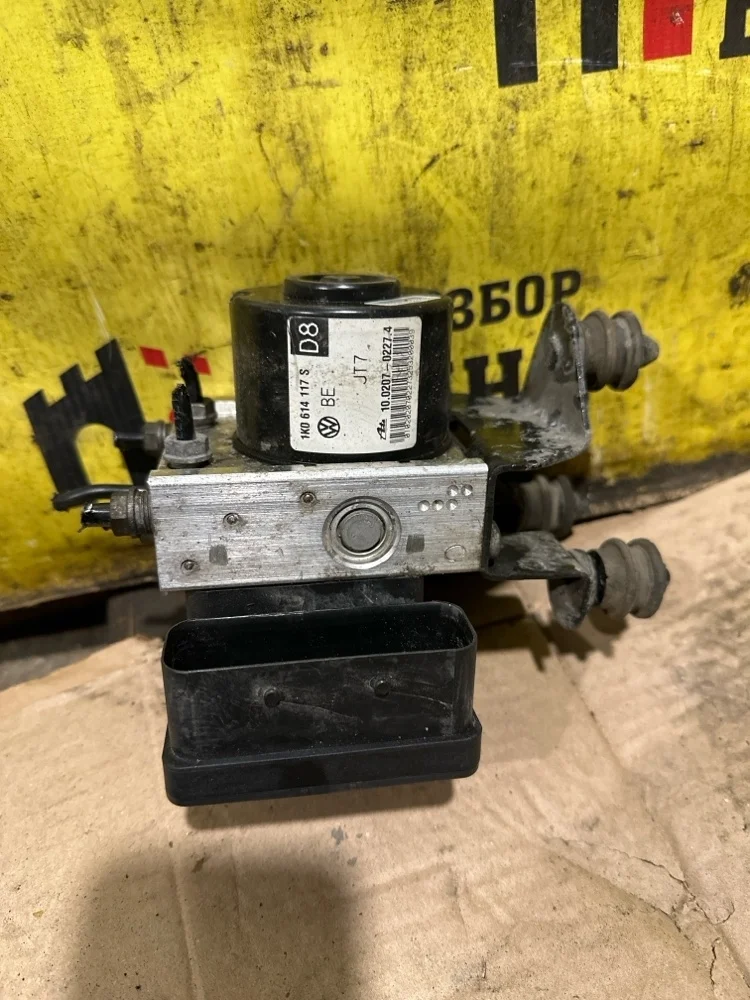 Блок управления ABS Skoda Yeti 2014 1K0614117S CBZB