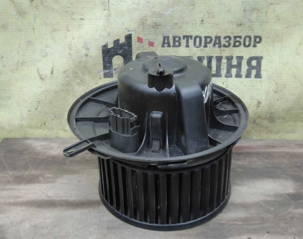 Моторчик печки Skoda Yeti 2014 1K1819015E CBZB