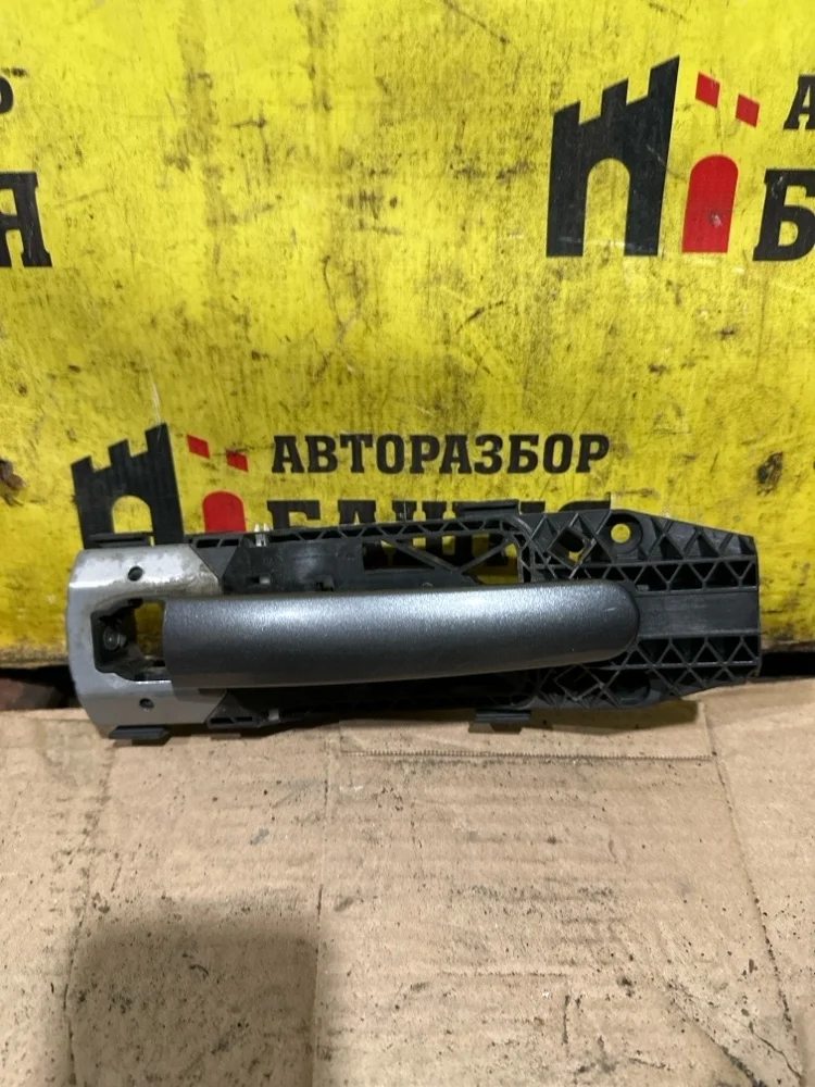 Ручка двери Skoda Yeti 2014 5N0837205M CBZB, передняя левая