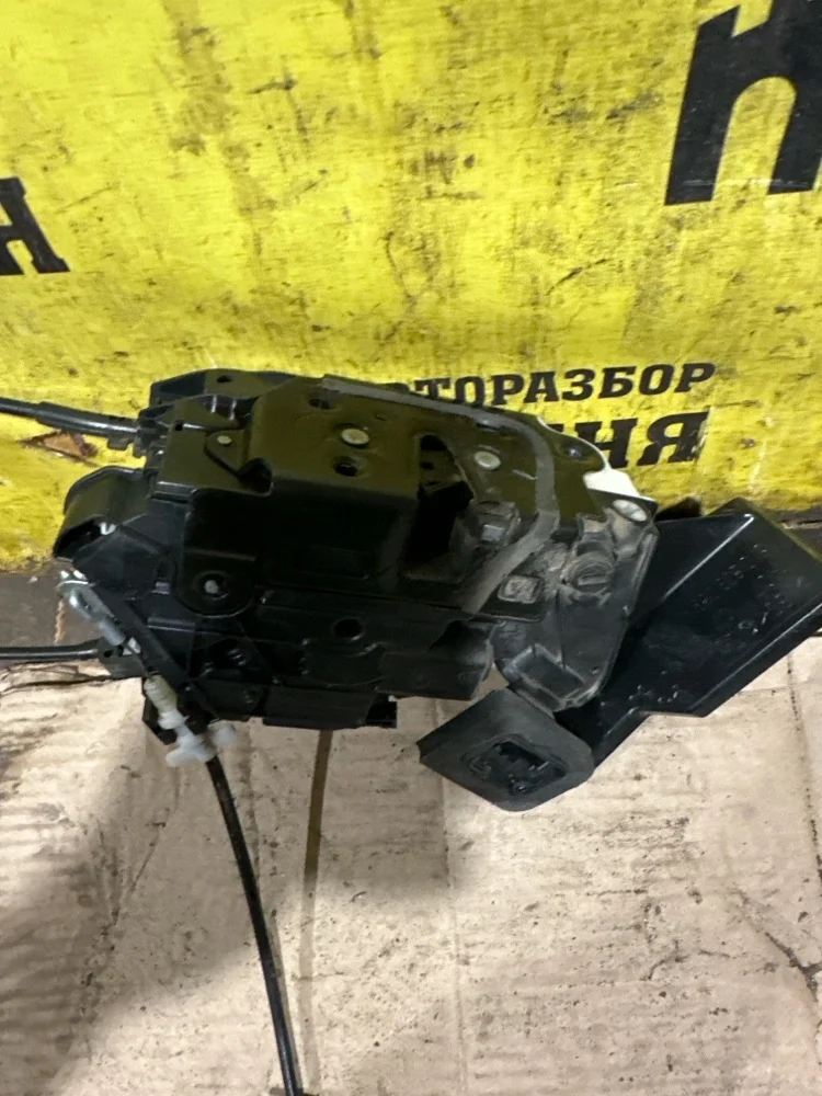 Замок двери Skoda Yeti 2014 5K4839015R CBZB, задний левый