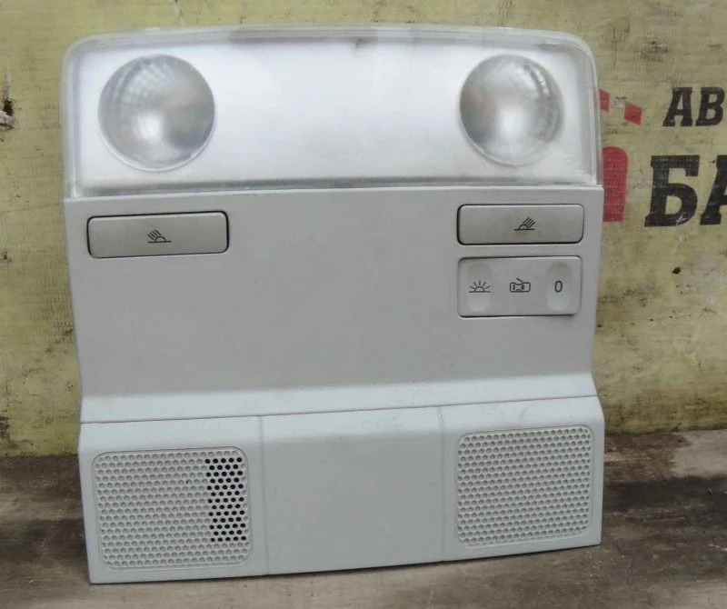 Плафон потолочный Skoda Yeti 2014 1K0947105P CBZB