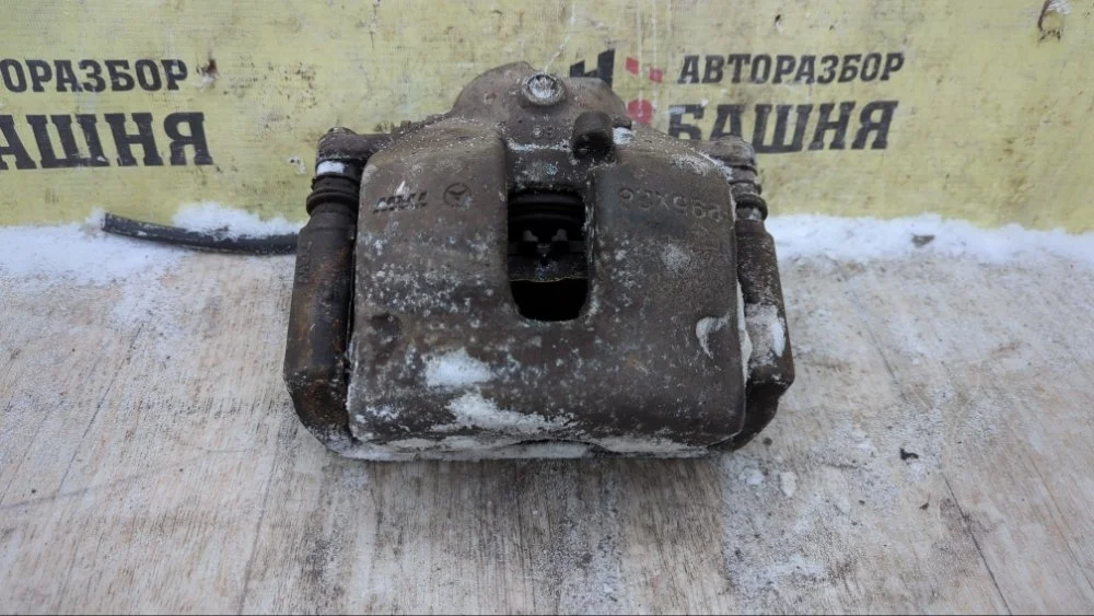 Суппорт тормозной Mercedes E-Class 2015 A2044212381 W212 651.924, передний левый