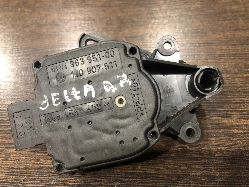 Моторчик заслонки печки Volkswagen Jetta 1J0907511