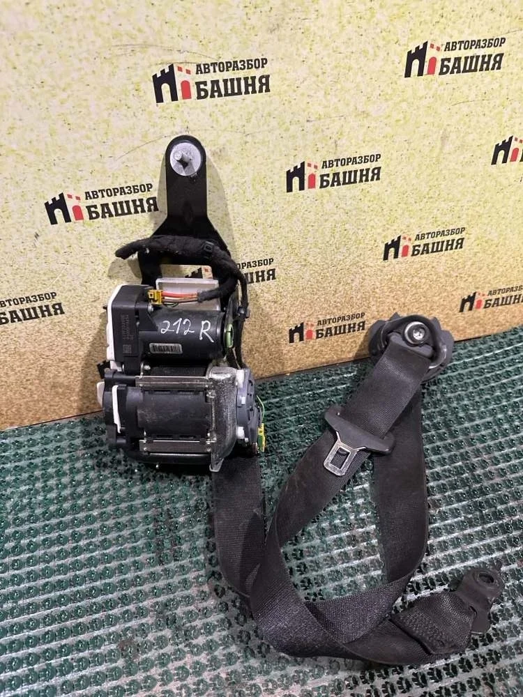 Ремень безопасности Mercedes E-Class 2015 A21286008869C94 W212 651.924, передний правый