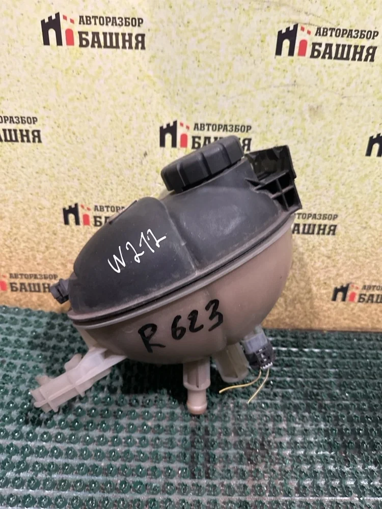 Бачок расширительный Mercedes E-Class 2015 A2045000749 W212 651.924