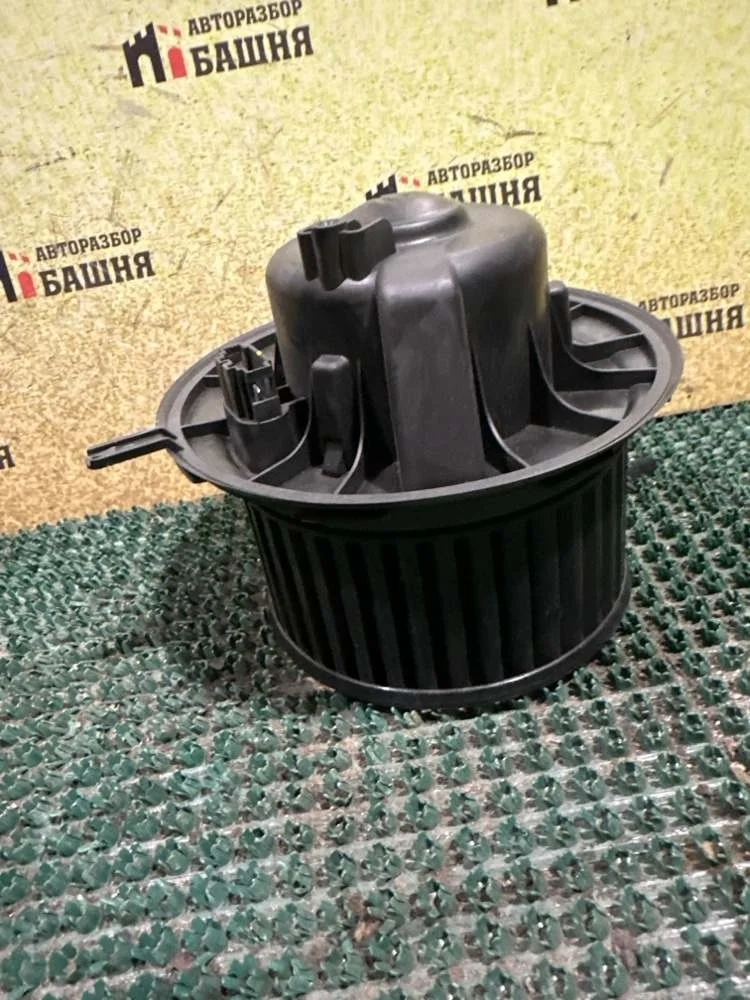 Моторчик печки Skoda Yeti 2013 1K1819015E CBZB