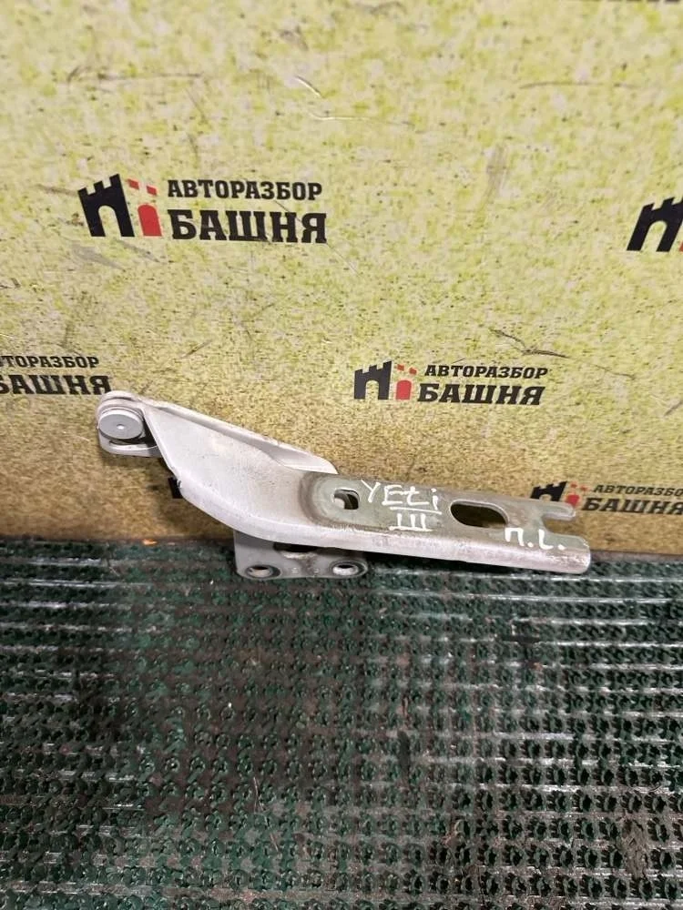 Петля капота Skoda Yeti 2013 5L0823301D CBZB, левая