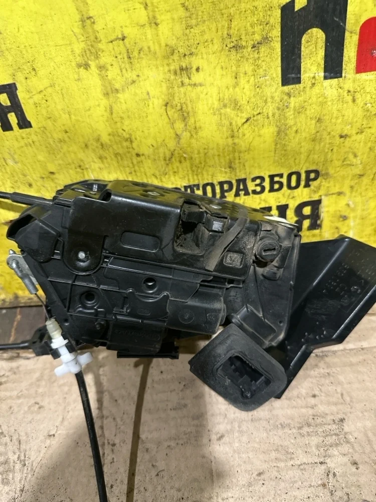 Замок двери Skoda Yeti 2013 5K4839015R CBZB, задний левый