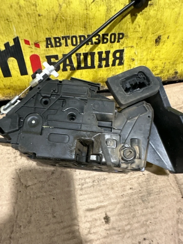 Замок двери Skoda Yeti 2013 5K4839016R CBZB, задний правый