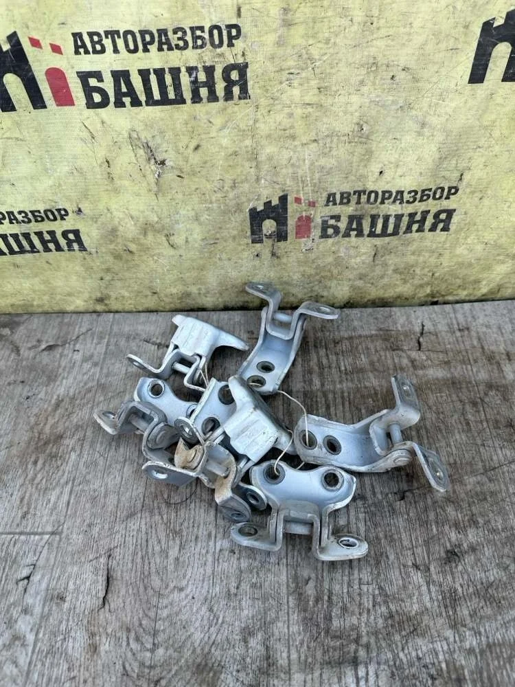 Петля двери Lexus LX570 2010 6873012120 URJ201 3URFE, передняя правая