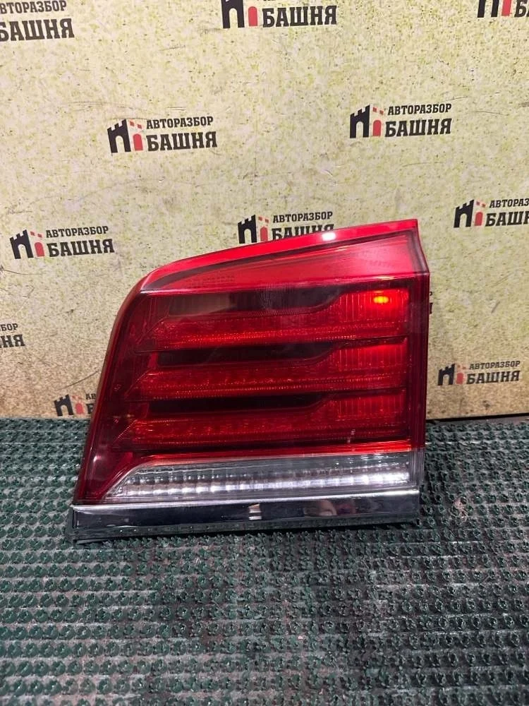 Фонарь внутренний Lexus LX570 2010 8158060210 URJ201 3URFE, правый