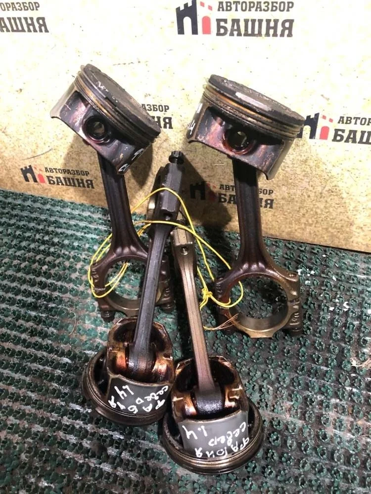 Поршень с шатуном Skoda Fabia 2012 036198401G CGGB