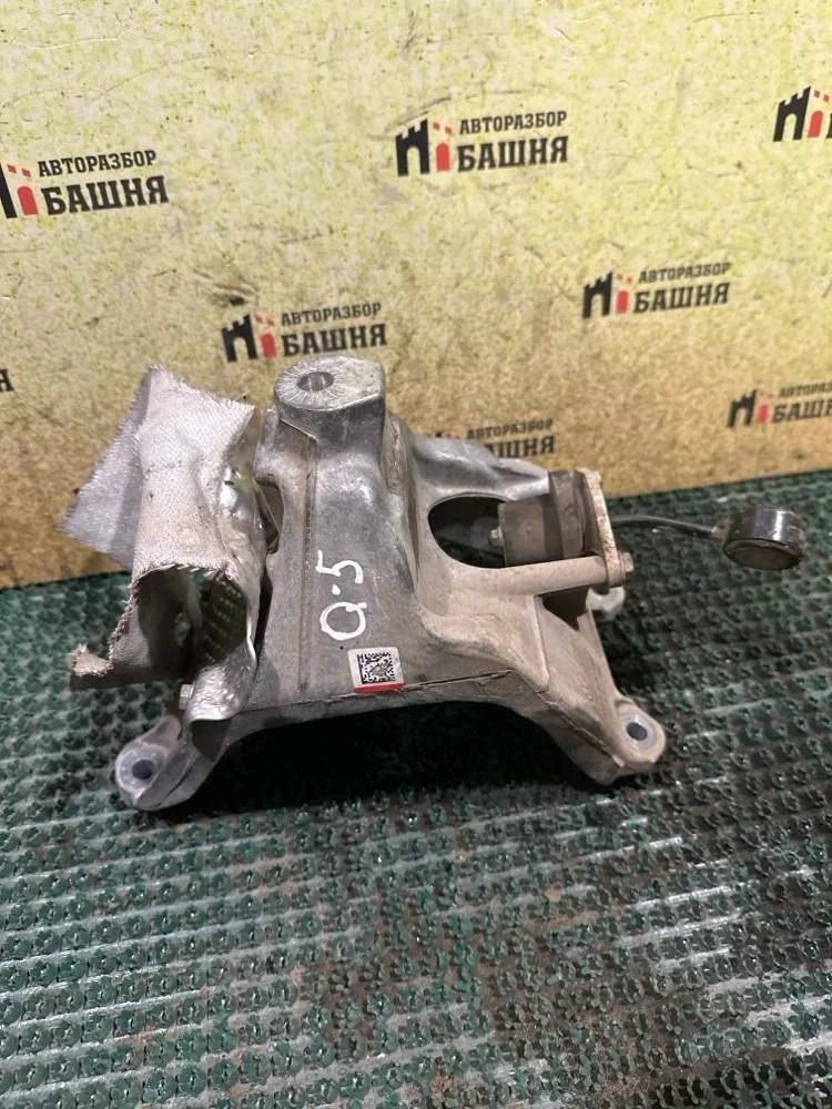 Кронштейн двигателя Audi Q5 2019 4M0199308AA DJYA, правый