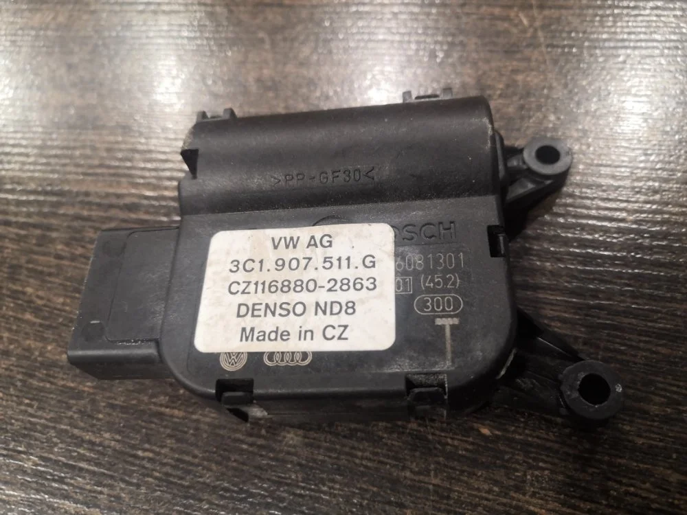 Моторчик заслонки печки Skoda Superb 2012 3C1907511G