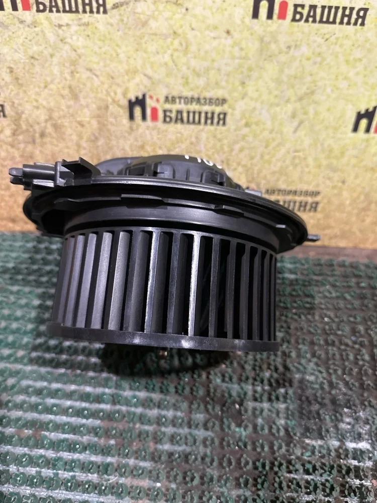 Моторчик печки Volkswagen Tiguan 2019 3Q1819021C 2 CZDA