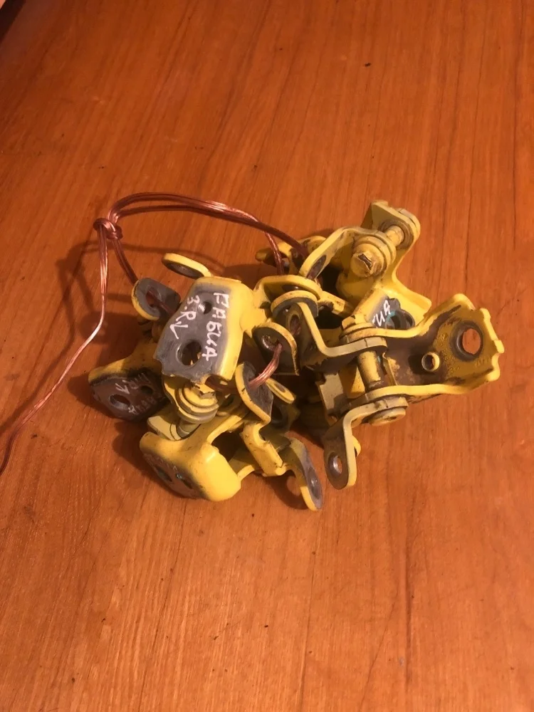 Петля двери Skoda Fabia 2008 5J0833412B, передняя правая