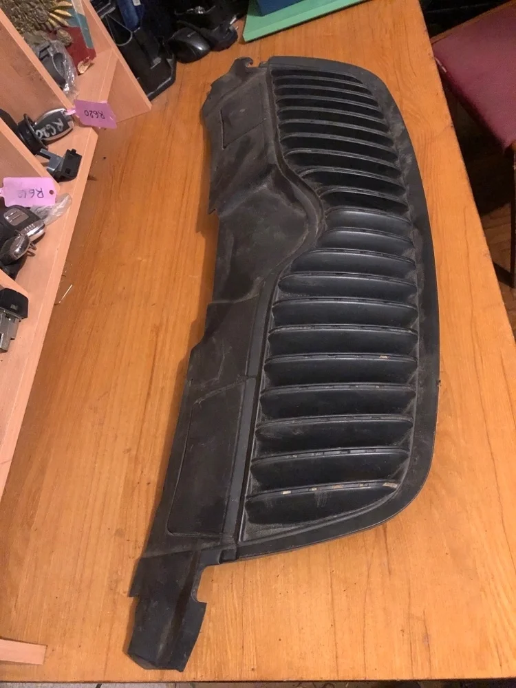 Решетка радиатора Skoda Fabia 2009 5J0853668