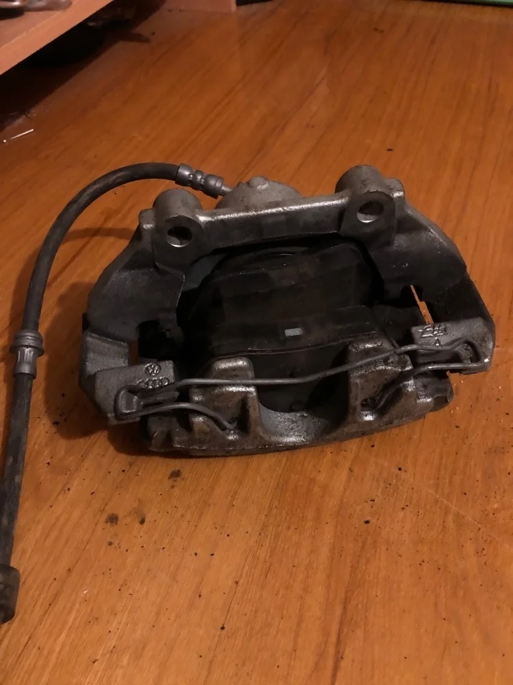 Суппорт Skoda Fabia 2009 1K0615123E, передний левый