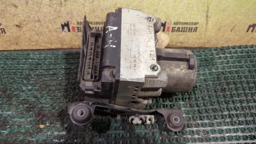 Блок управления ABS Audi A4 0265214002