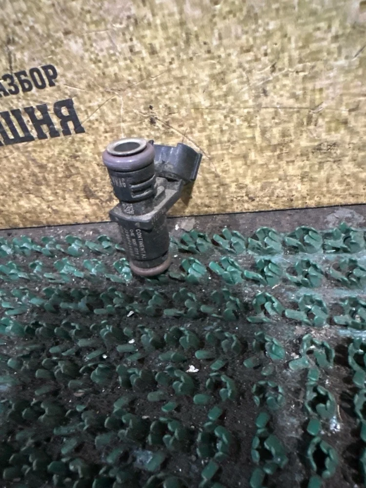 Форсунка топливная Volkswagen Polo 2019 04E906031H 5 CWVA