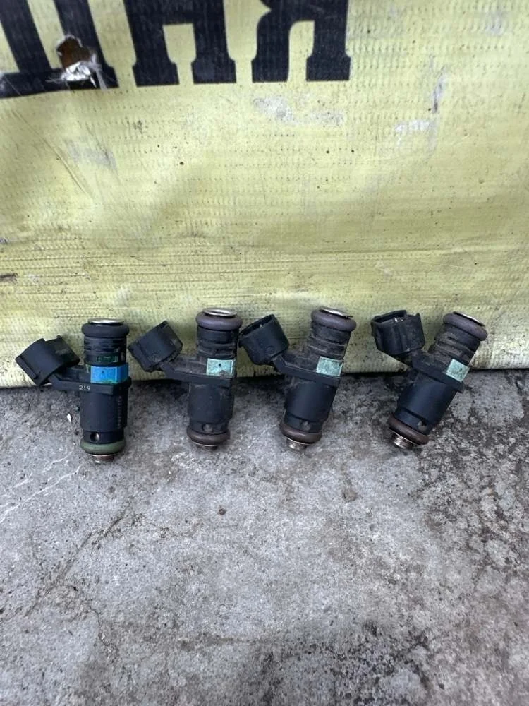 Форсунка топливная Skoda Octavia 2018 04E906031H A7 CWVA