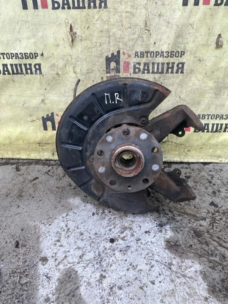 Кулак поворотный Skoda Yeti 2010 1K0407256T CBZB, передний правый