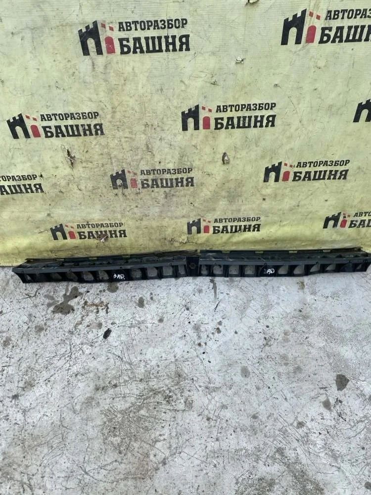 Кронштейн бампера Skoda Yeti 2010 5L6807864 CBZB, задний правый