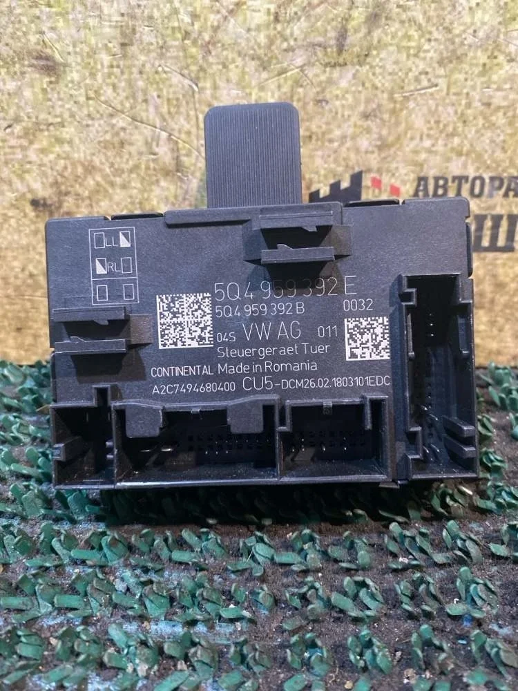 Блок комфорта Skoda Octavia 2018 5Q4959392E A7 CWVA, передний правый