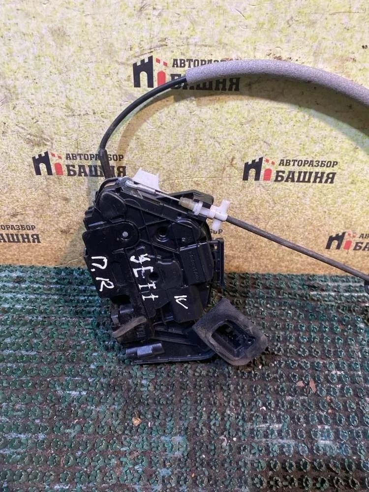 Замок двери Skoda Yeti 2010 5K1837016D CBZB, передний правый