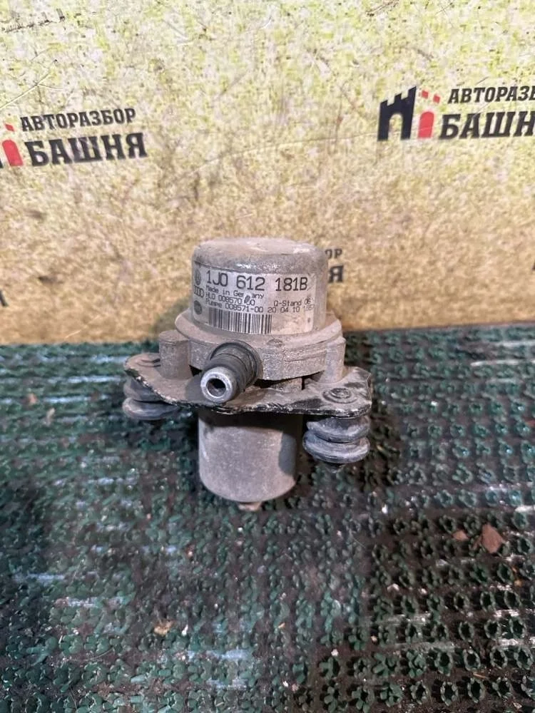 Насос вакуумный Skoda Yeti 2010 1J0612181B CBZB