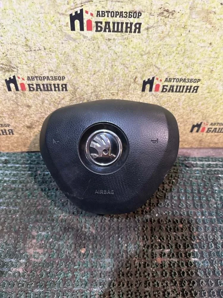 Подушка безопасности в руль Skoda Octavia 2018 6V0880201P A7 CWVA