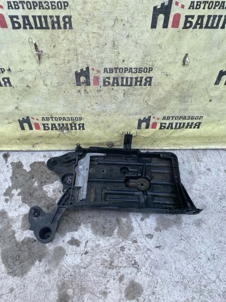 Площадка акб Skoda Octavia 2018 5Q0915331K A7 CWVA