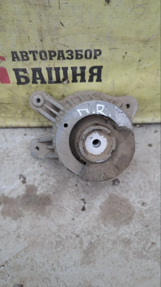 Подушка двигателя Mercedes C-Class 2014 A2052400300 W205 274.910, правая