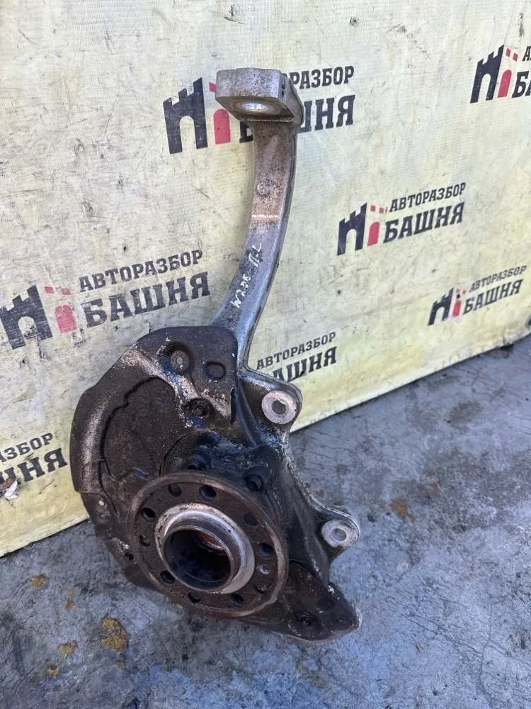 Кулак поворотный Mercedes C-Class 2014 A2053322100 W205 274.910, передний левый