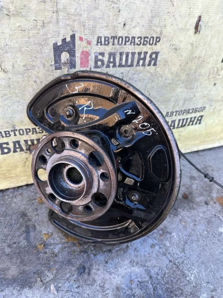 Кулак поворотный Mercedes C-Class 2014 A2053500241 W205 274.910, задний правый